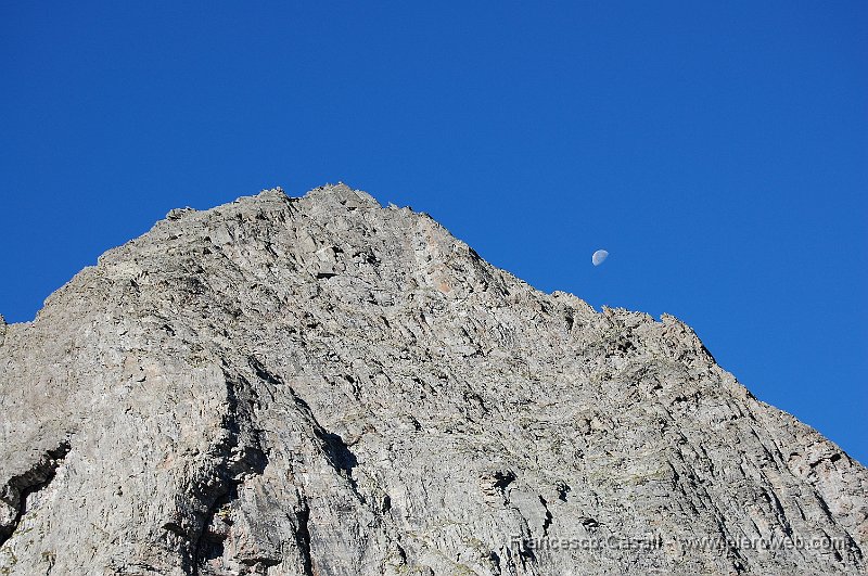 17-Zoom sul Recastello e la Luna.jpg